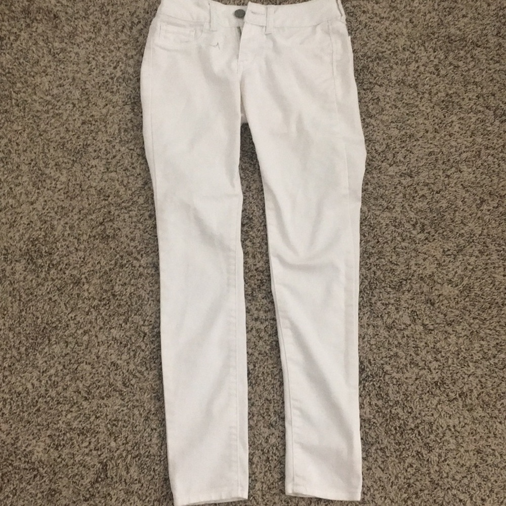 White skinny jeans